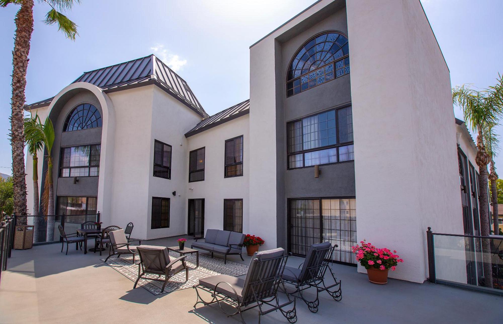 Coast Burbank Hotel Bagian luar foto
