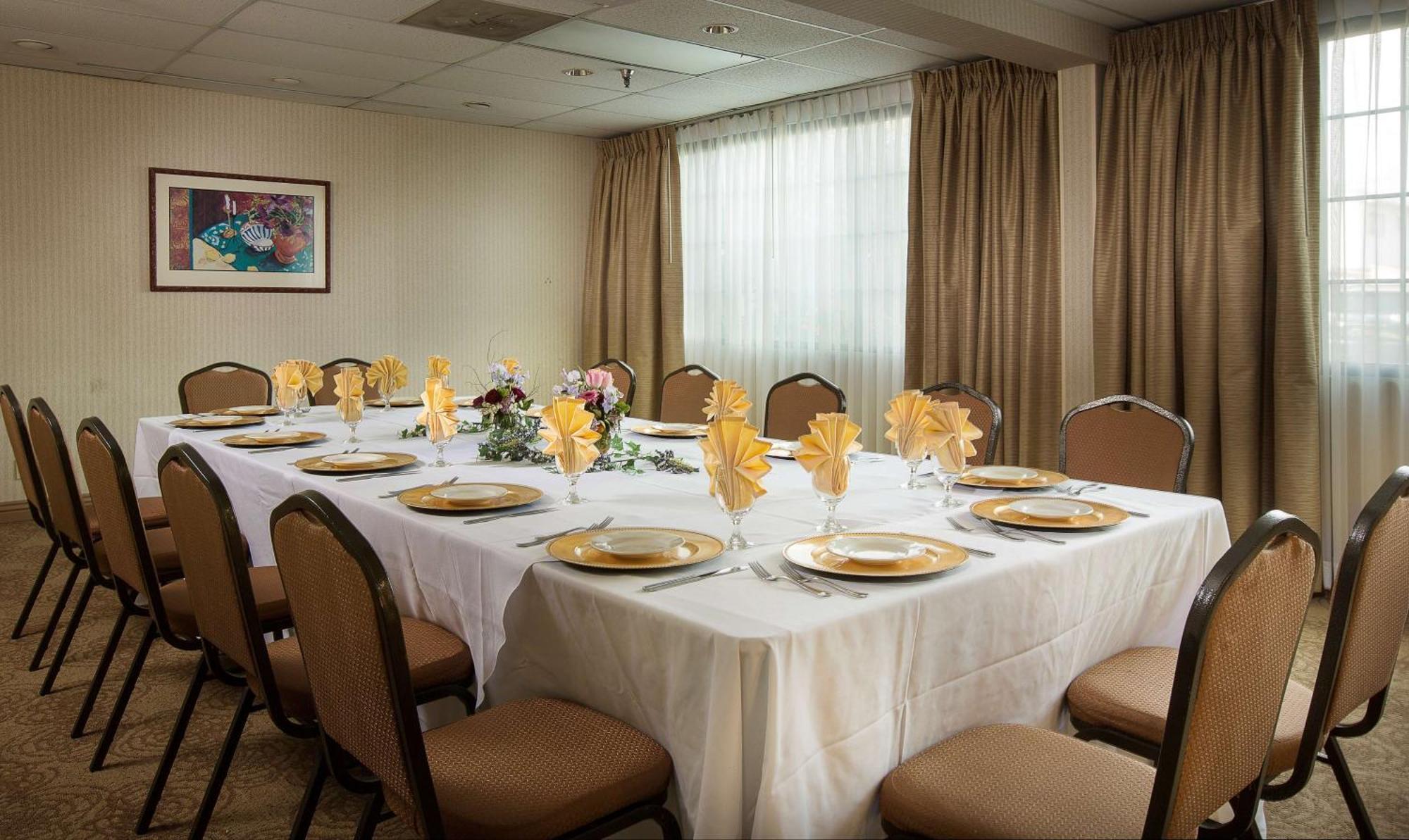 Coast Burbank Hotel Bagian luar foto