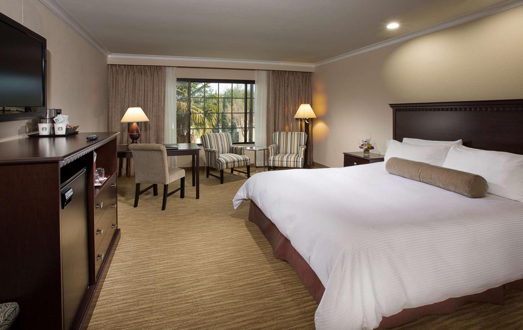 Coast Burbank Hotel Bagian luar foto