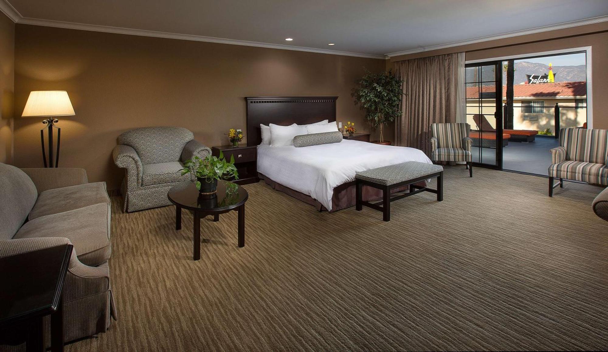 Coast Burbank Hotel Bagian luar foto