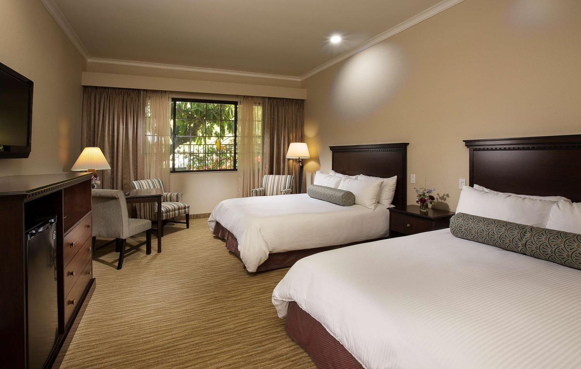 Coast Burbank Hotel Bagian luar foto