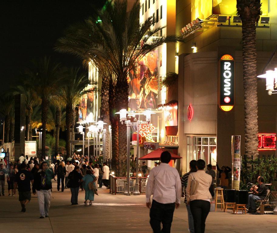Coast Burbank Hotel Bagian luar foto